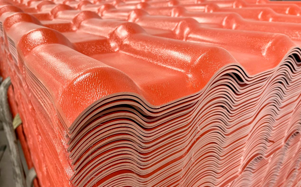 購買合成樹脂瓦時，選擇經(jīng)營模式為廠家直供，有什么巨大的優(yōu)勢呢