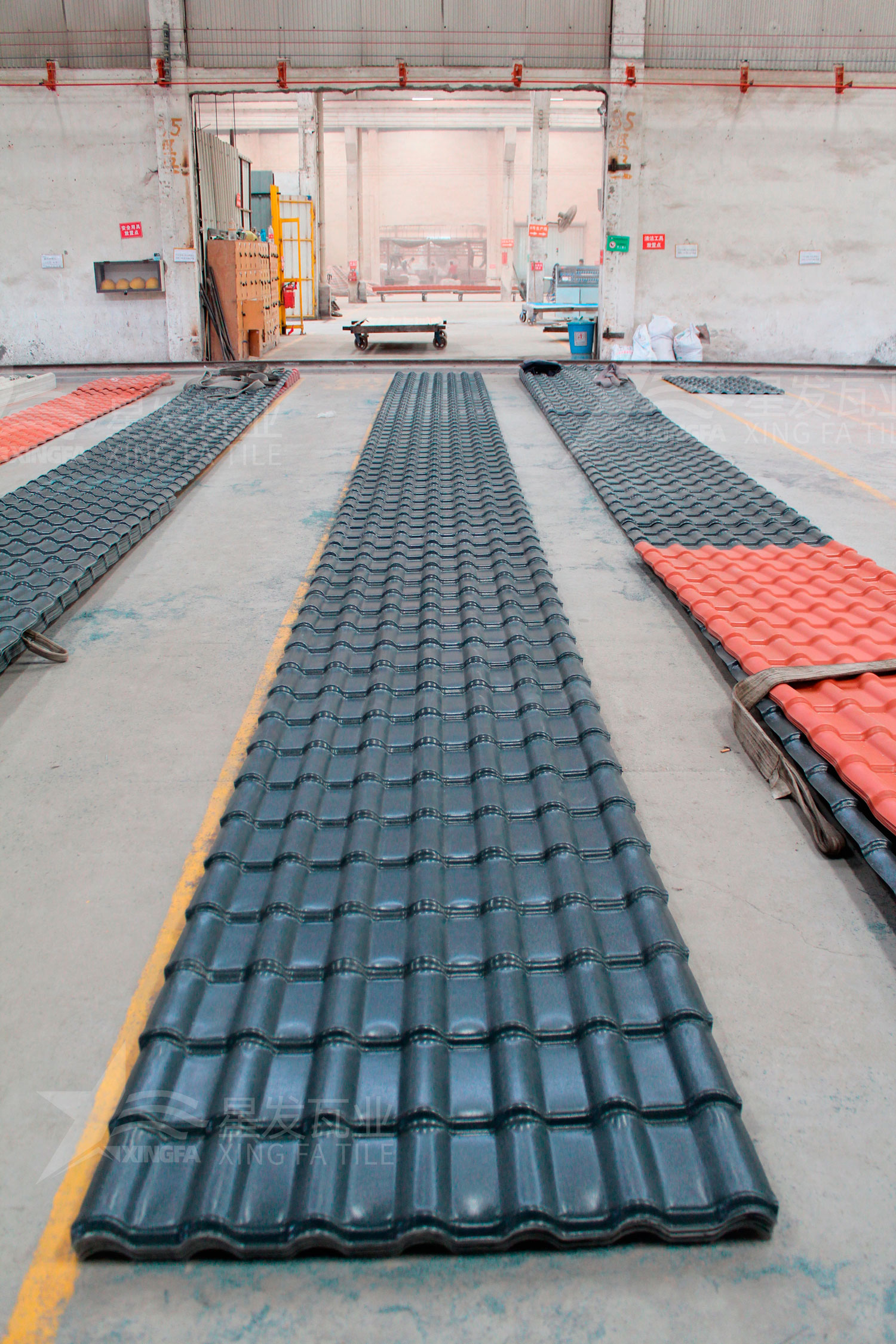 樹脂瓦白底和灰底哪個(gè)好？白底和灰底在質(zhì)量、價(jià)格上有啥區(qū)別？