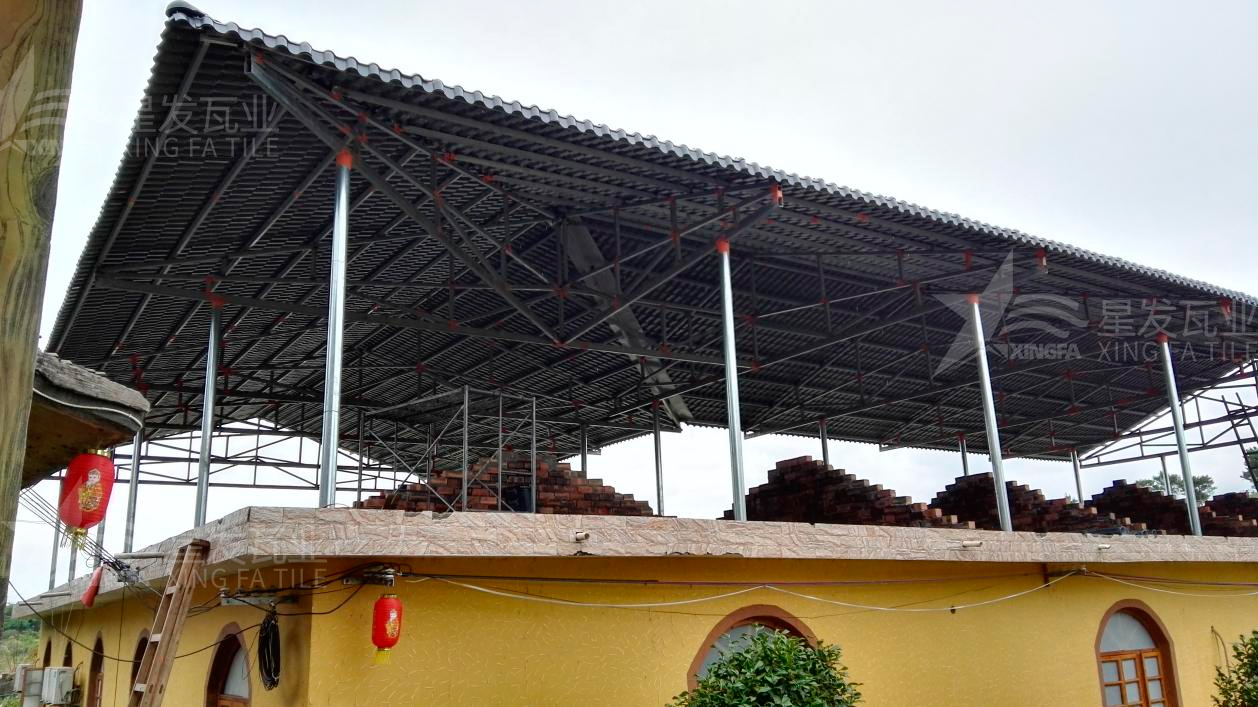 “鋼結(jié)構(gòu)+合成樹脂瓦”屋面建筑體系已被普遍應(yīng)用，促進(jìn)行業(yè)發(fā)展