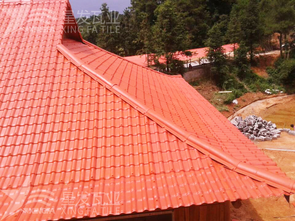 潮濕天氣不是問題！樹脂瓦輕松應(yīng)對挑戰(zhàn)！