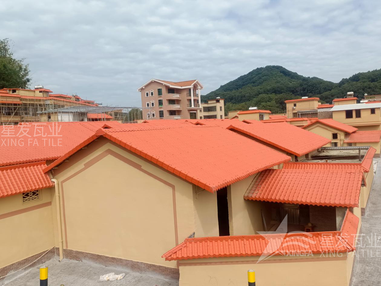 從傳統(tǒng)瓦片升級(jí)到合成樹脂瓦，讓農(nóng)村房屋煥發(fā)新生！